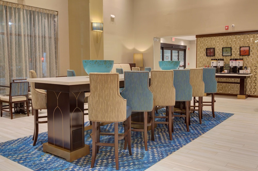 Hampton Inn & Suites Tampa Busch Gardens Area - photo 4