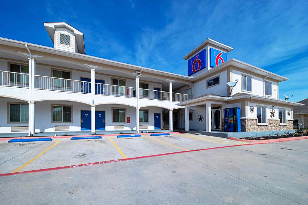 Motel 6 Rhome TX - photo 2