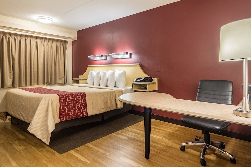 Red Roof Inn Detroit Metro Airport West - photo 18