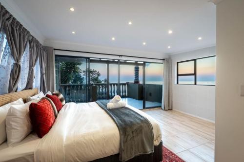 Spacious 3 Bedroom Retreat with Ocean View