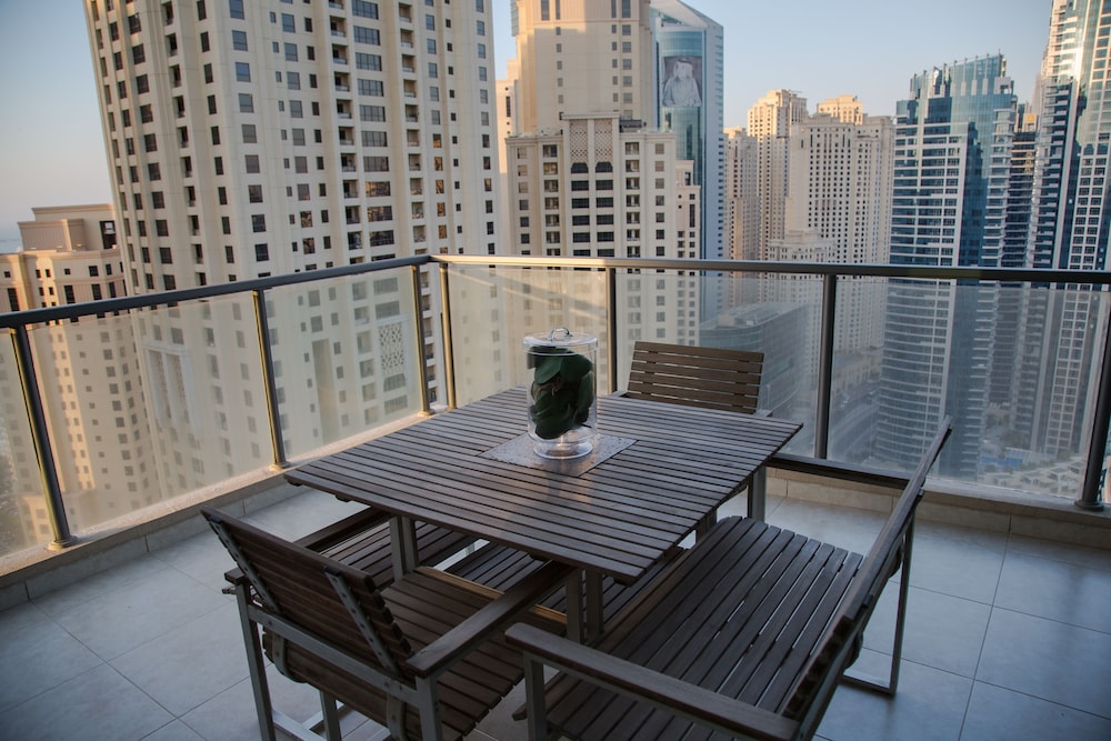 Higuests Vacation Homes Al Sahab 2 — 4-Star Luxury Hotel in Dubai, United Arab Emirates