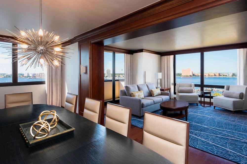 Sheraton Norfolk Waterside Hotel - photo 22