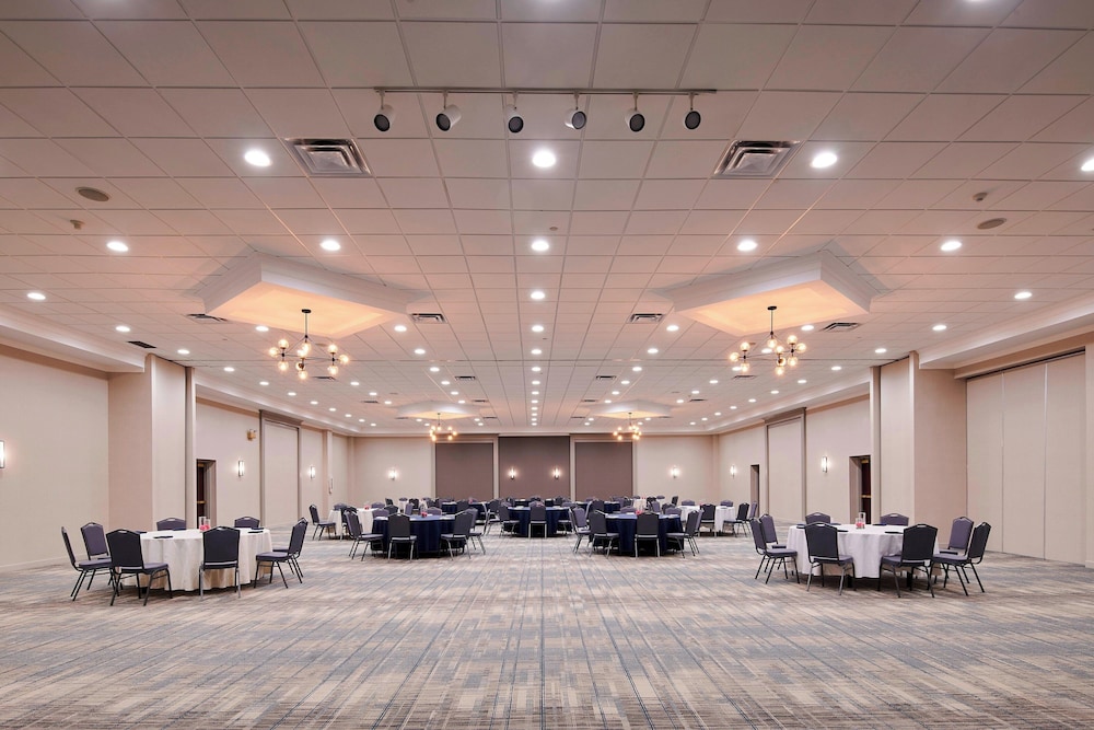 Four Points by Sheraton Cleveland Eastlake - photo 31