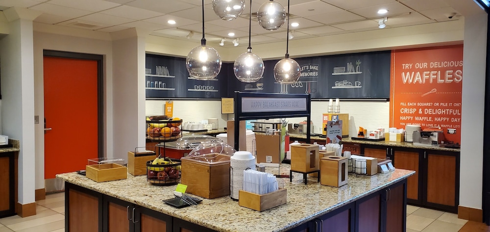 Hampton Inn & Suites Chicago Aurora - photo 33
