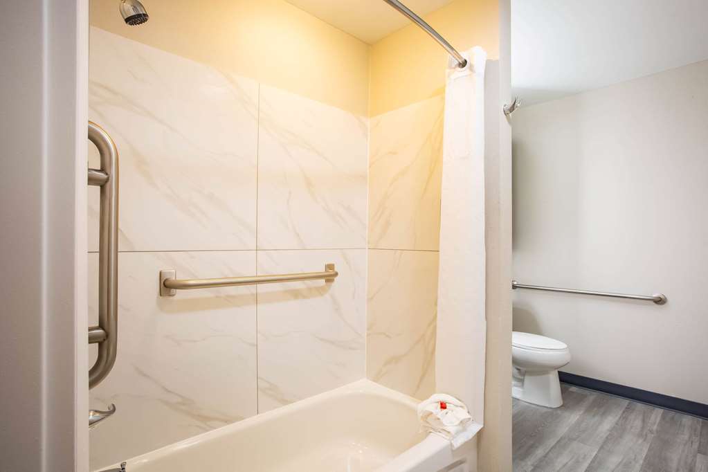 Microtel Inn & Suites by Wyndham Southern Pines Pinehurst - photo 17
