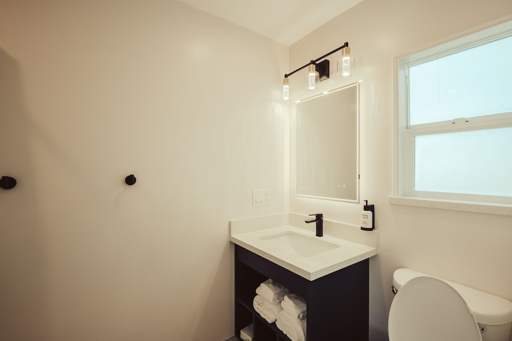 Blufftop Inn & Suites - photo 89