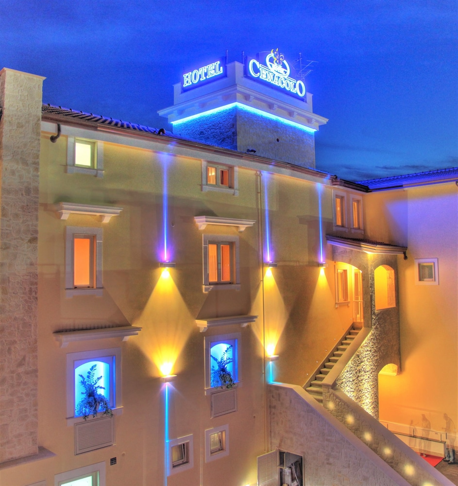 Hotel Cenacolo — 4-Star Luxury Hotel in Somma Vesuviana, Italy