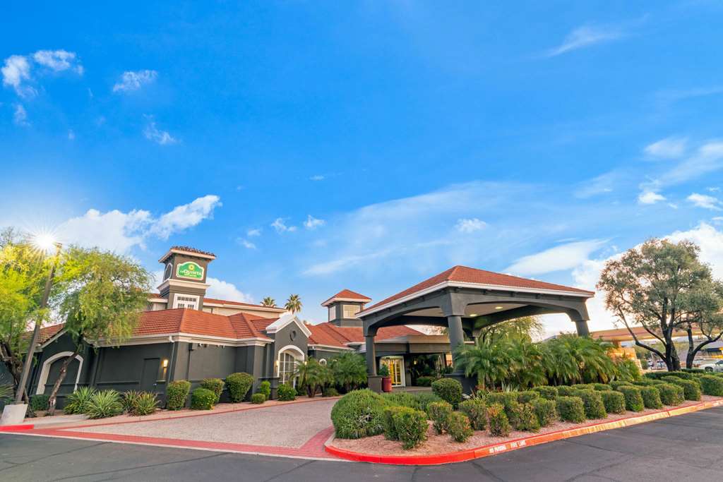 La Quinta Inn & Suites by Wyndham Phoenix Scottsdale - featured photo