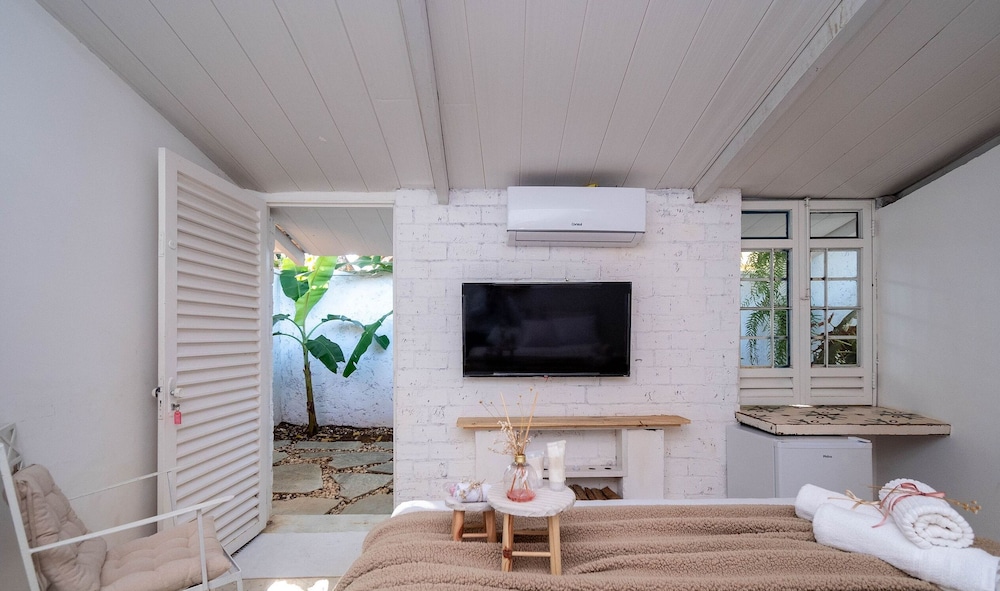 Cozy Lakefront Suites RGB — hotel in Hidrolandia