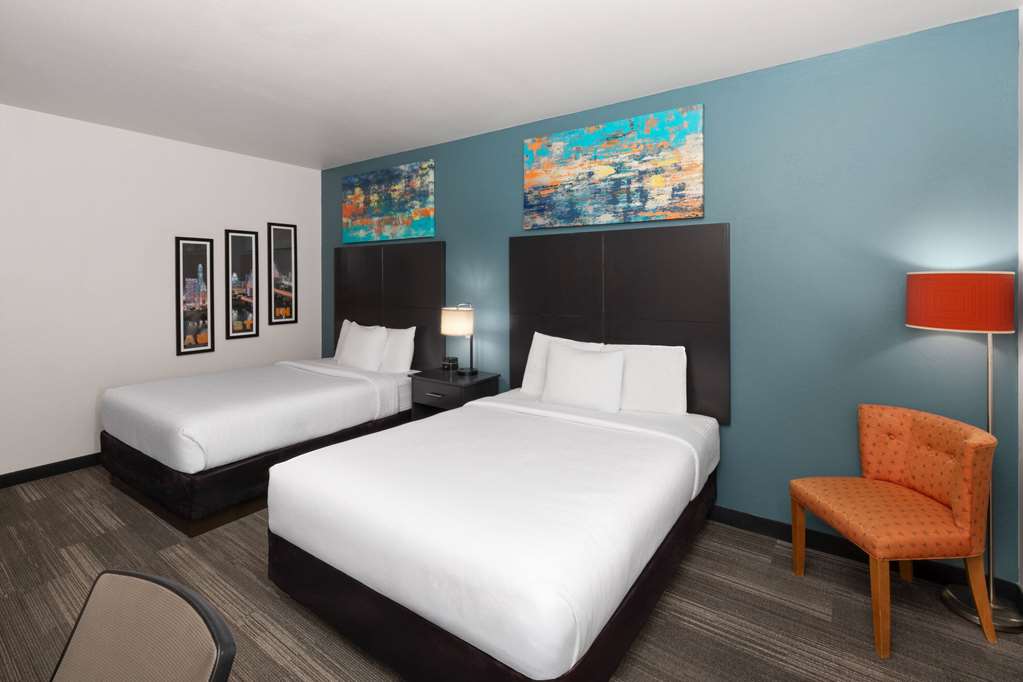 La Quinta Inn & Suites by Wyndham Austin NW Lakeline Mall - photo 16
