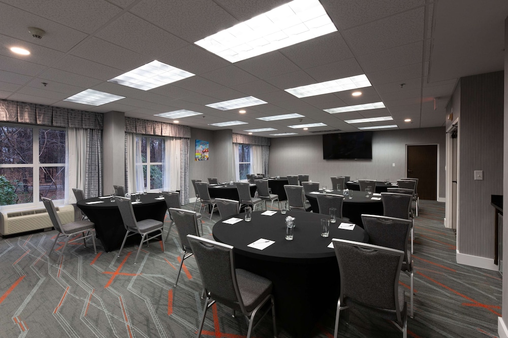 Hampton Inn & Suites Raleigh Cary Lenovo Center - photo 52