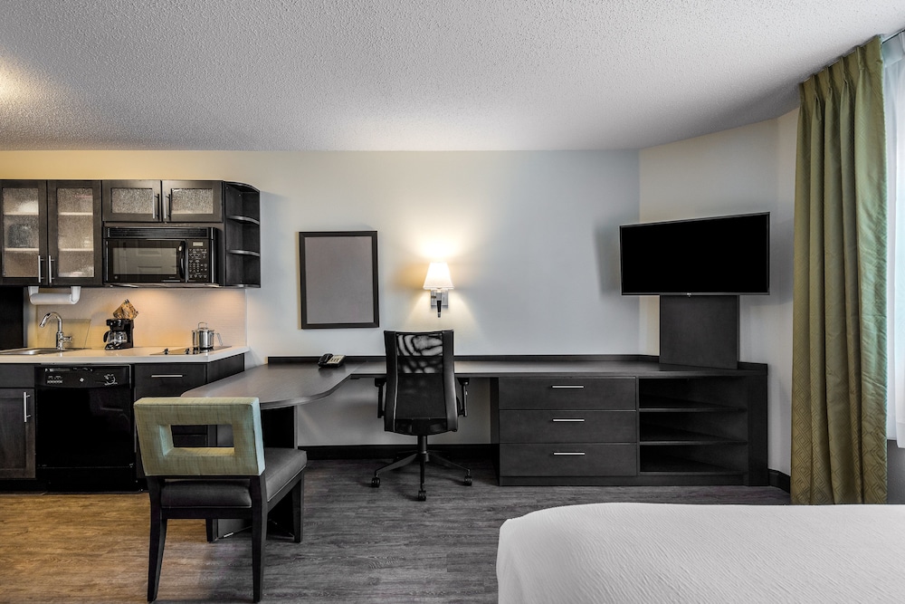Candlewood Suites Raleigh Crabtree by IHG - photo 12