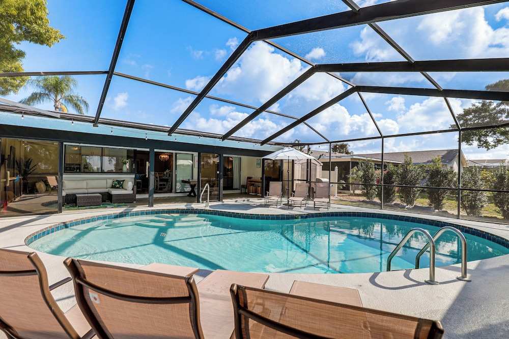 Apollo Beach Oasis: Lanai Heated Pool — hotel in Apollo Beach