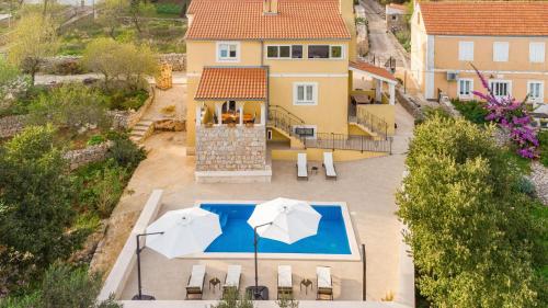 New apartments with an amazing pool — 4-Star Luxury Hotel in Sali, Croatia