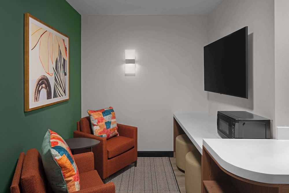 Embassy Suites by Hilton Madison Downtown - photo 5