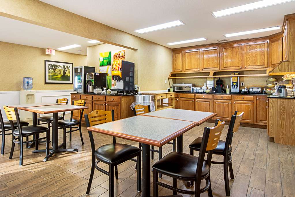 Quality Inn Thomaston - photo 24