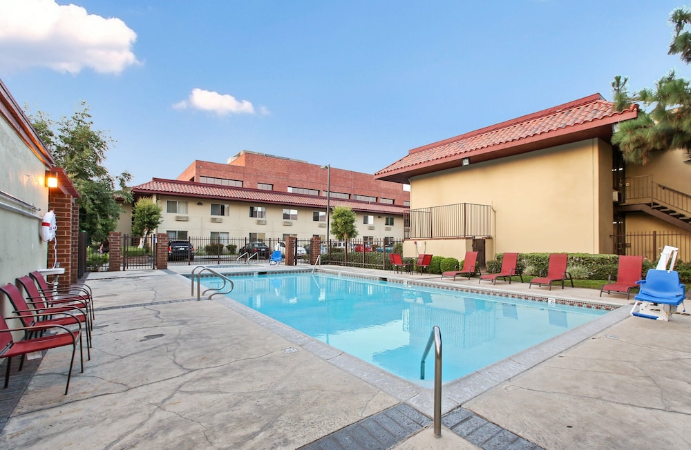 Red Roof Inn Santa Ana - photo 14