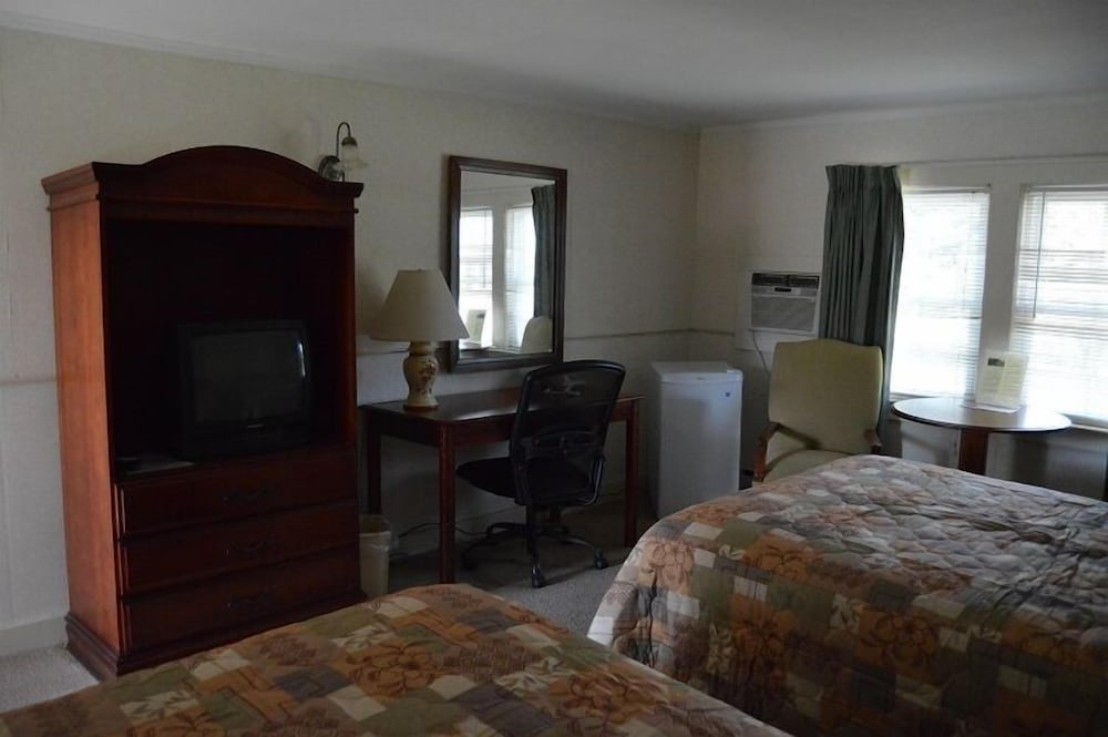 Kennebunk Gallery Motel & Cottages - photo 22