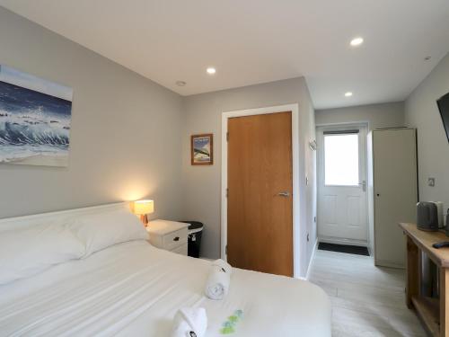 Modern Room with Private Outdoor space Pass the Keys — Gosforth — photo 3