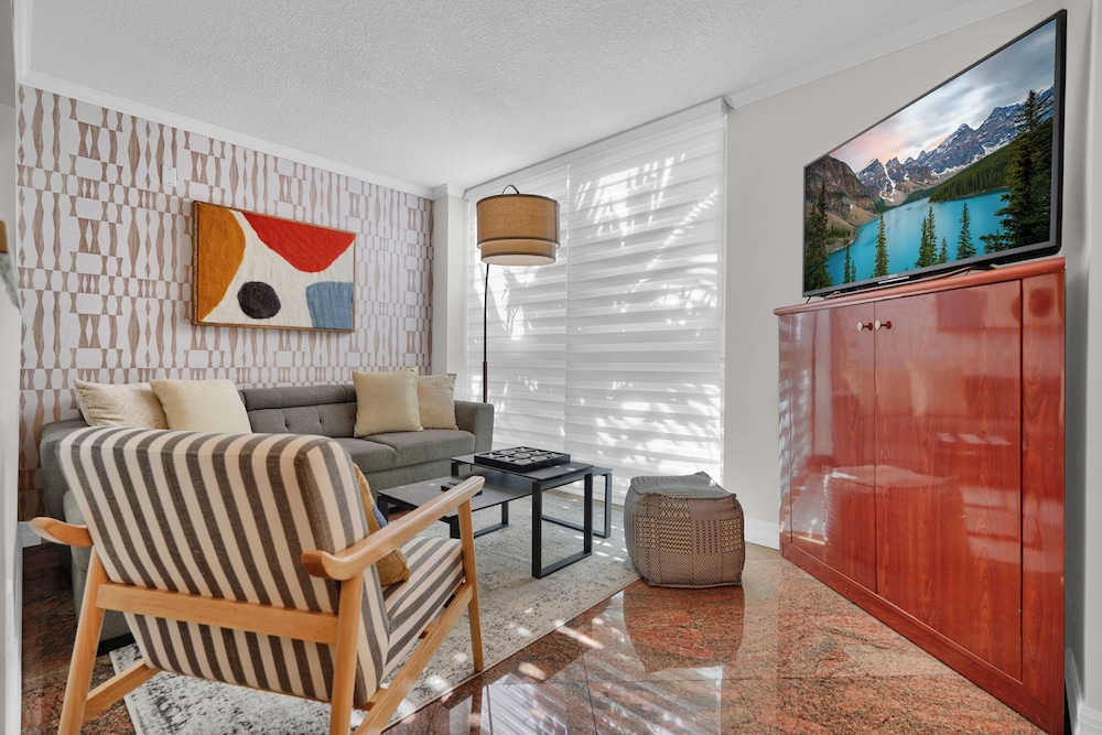 Treetop Retreat Cozy 2 Bedroom In Heart Of Grove — 4-Star Luxury Hotel in Miami, United States