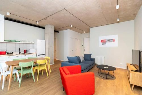 Stylish 2 BR 2 Balconies Apartment In Old Tbilisi