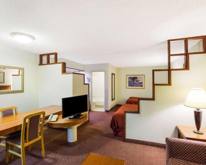 Rodeway Inn & Suites Fiesta Park - photo 24