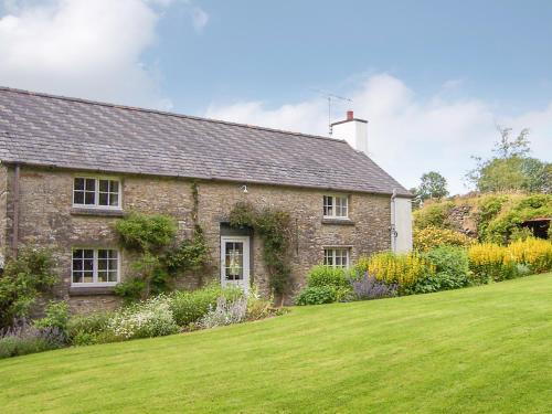 Lletty Cottage — 4-Star Luxury Hotel in Newcastle Emlyn, United Kingdom