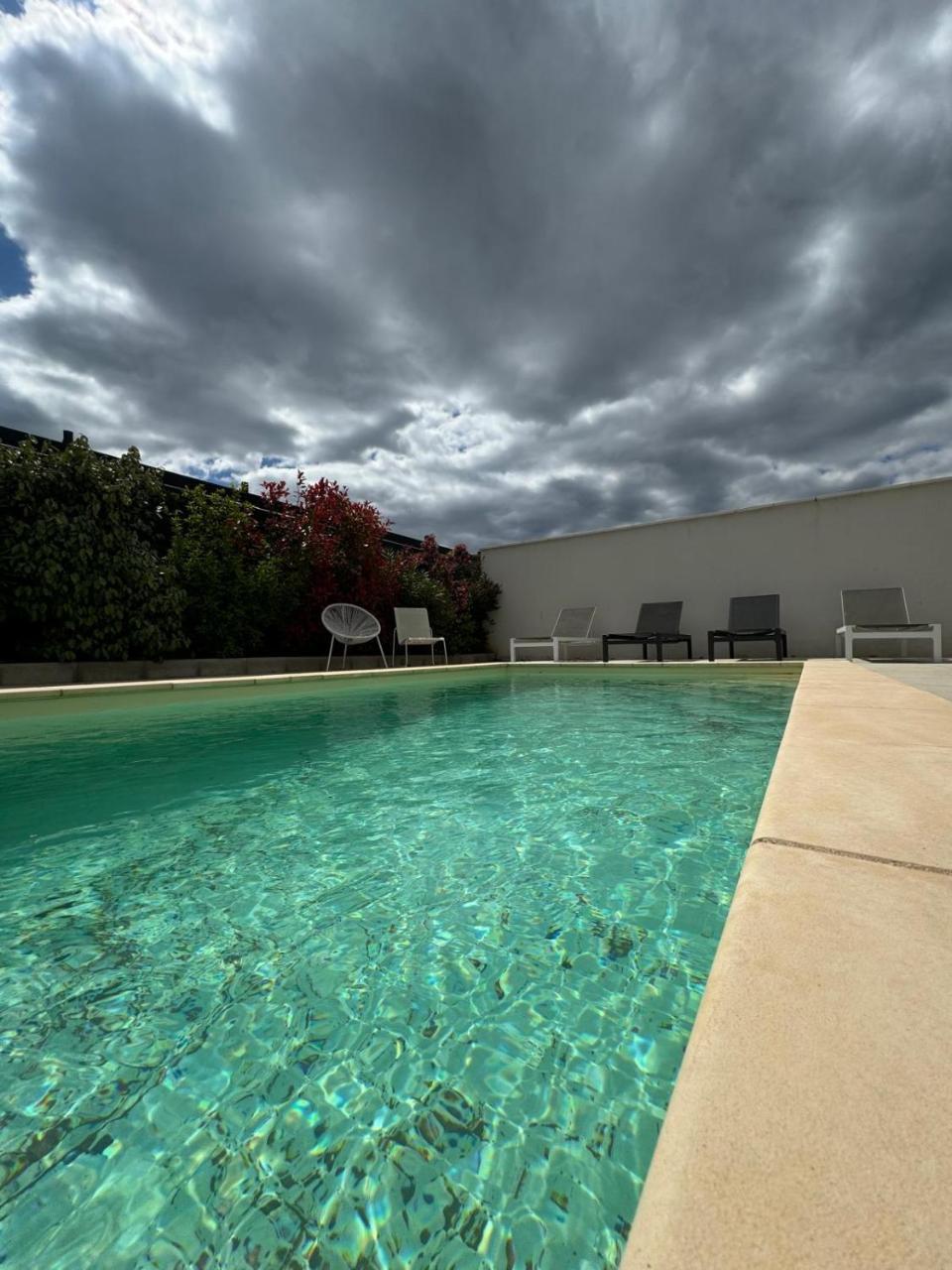 Villa 1 Les Maisons Dans Les Vignes — 4-Star Luxury Hotel in Joyeuse, France