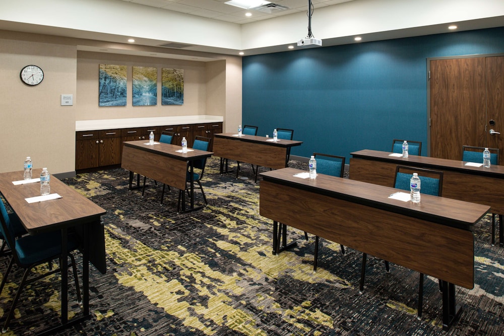 Hampton Inn & Suites Adrian - photo 60