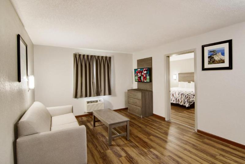 Red Roof Inn & Suites Pensacola NAS Corry - photo 16