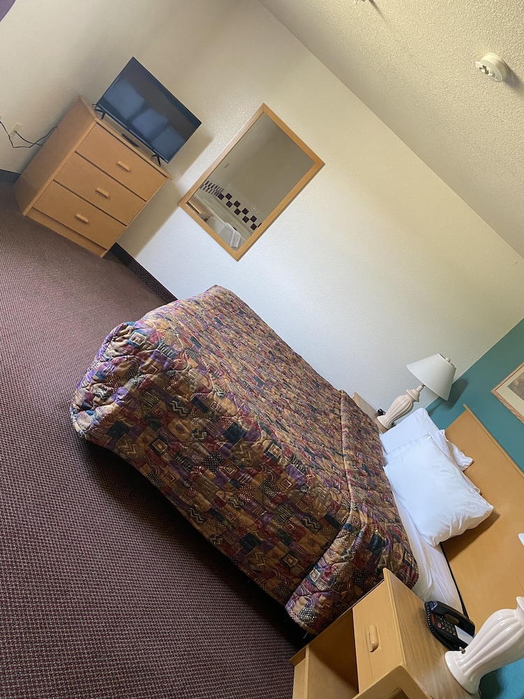 Herington Inn & Suites - photo 7