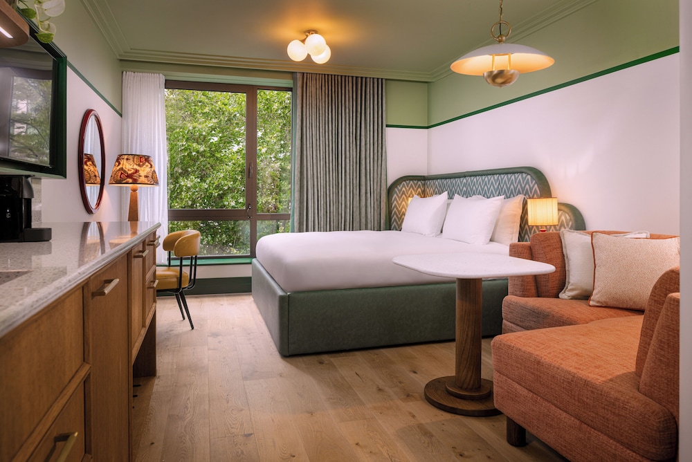 The July London Victoria — 4-Star Luxury Hotel in London, United Kingdom