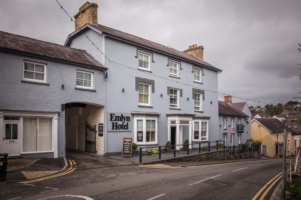Gwesty'r Emlyn Hotel — hotel in Newcastle Emlyn