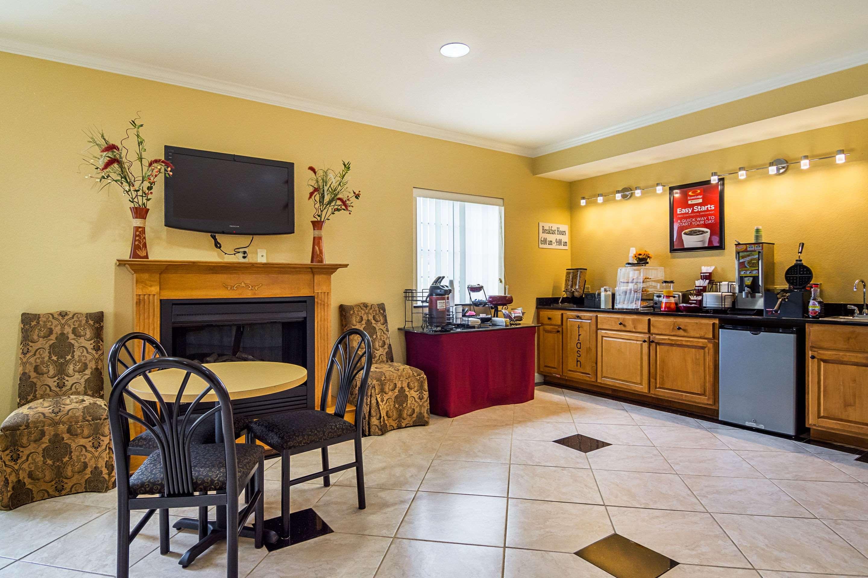 Bryant Inn & Suites - photo 21