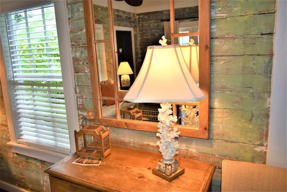 Simonton Court Historic Inn & Cottages - photo 5