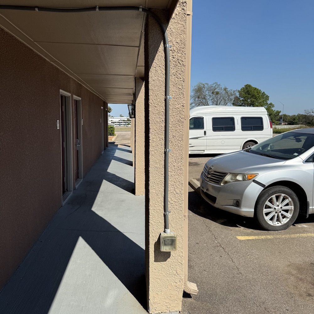 Red Roof Inn & Suites Sulphur Springs - photo 37