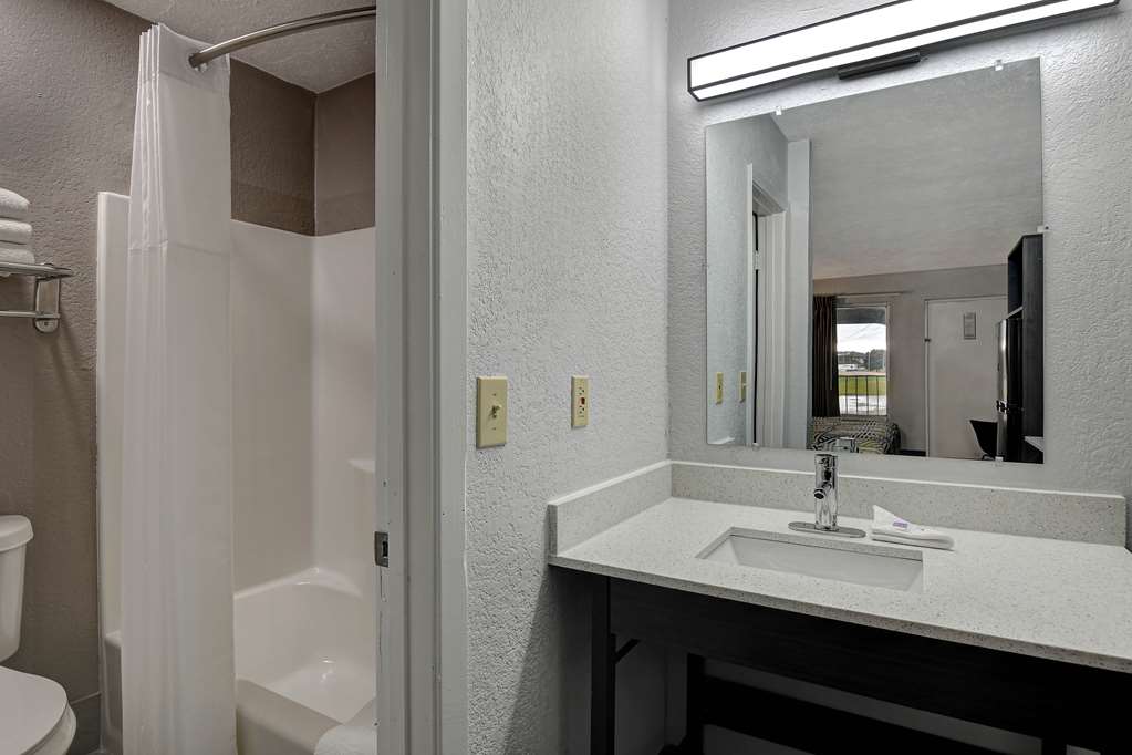 Studio 6 Meridian MS Bonita Lakes - photo 20
