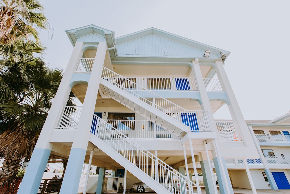 Scottish Inns and Suites Near Kemah Boardwalk - photo 40