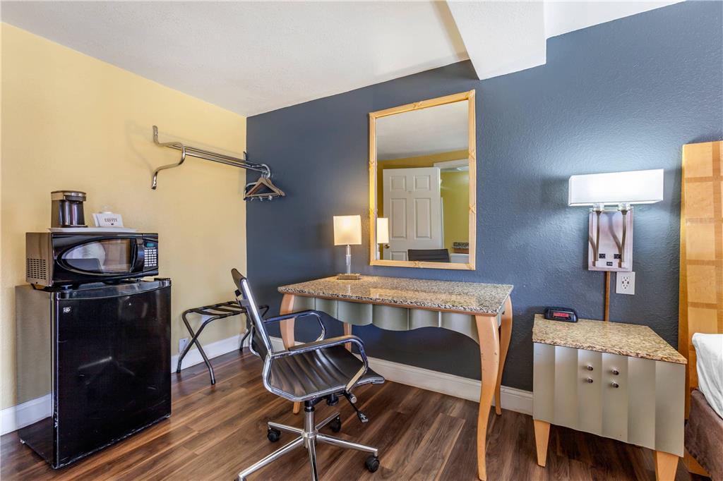 Econo Lodge Clovis - photo 20