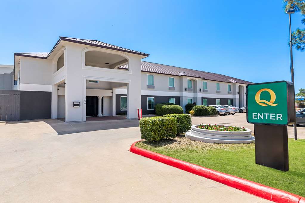 Quality Inn Bastrop - carbon neutral hotel in Bastrop