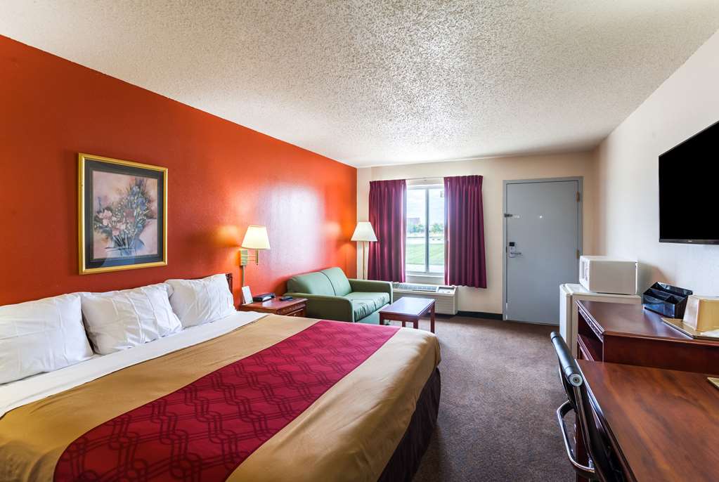 Econo Lodge Lincoln - photo 24