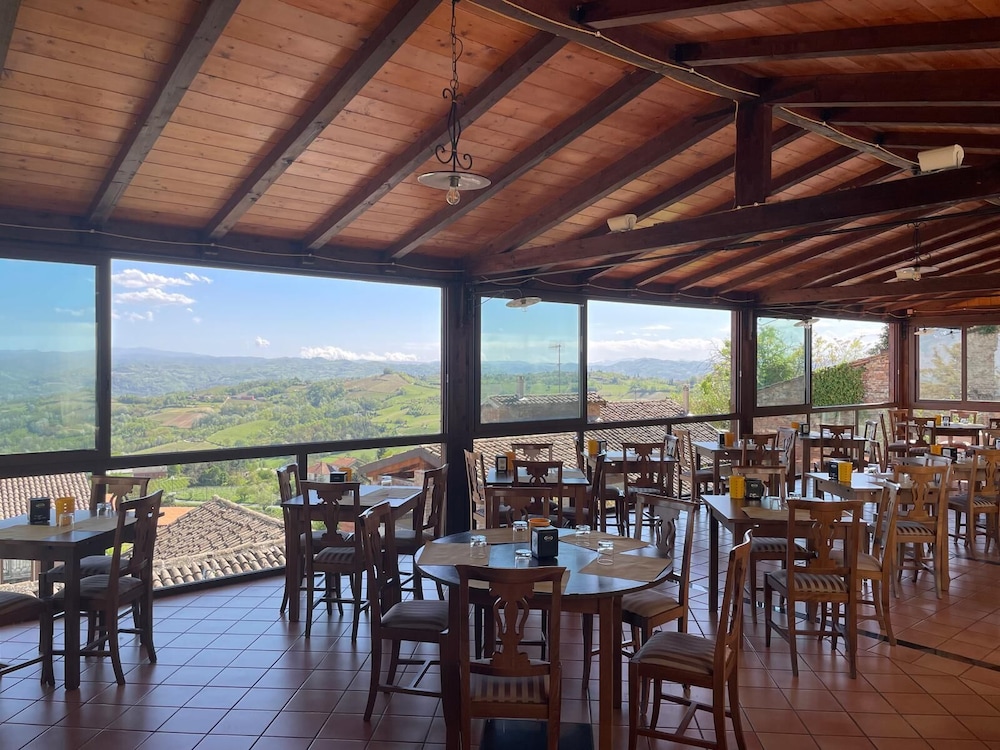 Hotel Belvedere pet-friendly hotel Alice Bel Colle