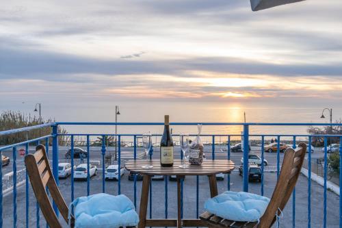 Orizzonte in blu in Anzio, Italy