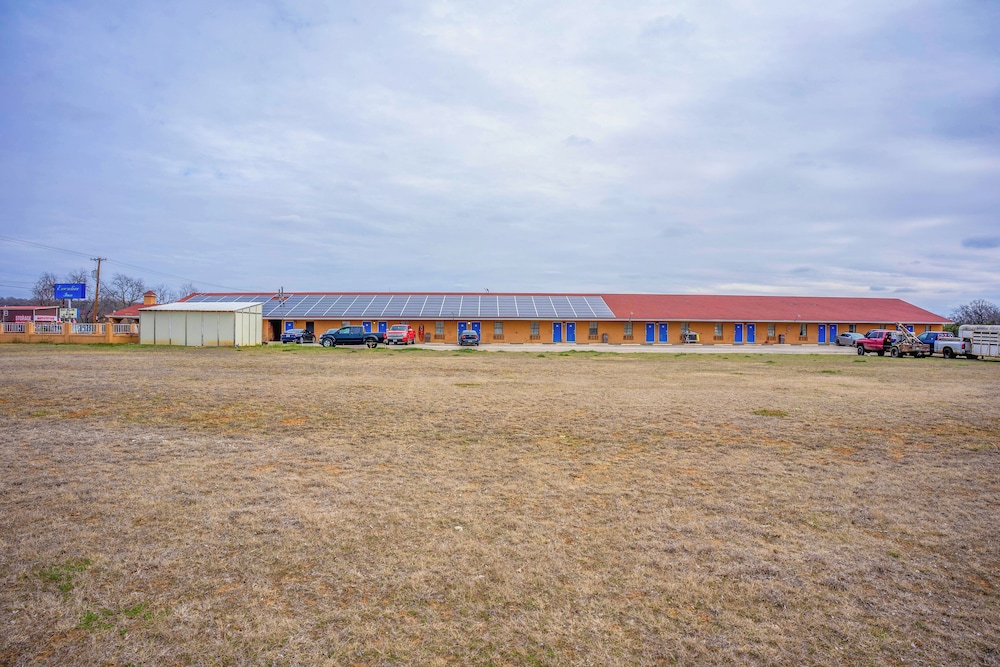 Executive Inn Mineral Wells - photo 43
