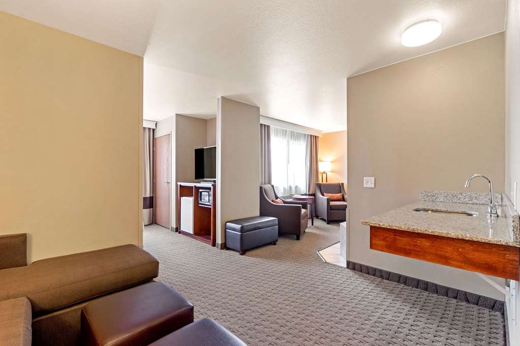 Comfort Suites Burlington - photo 6