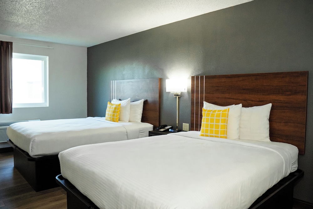 Victorian Inn & Suites - photo 7