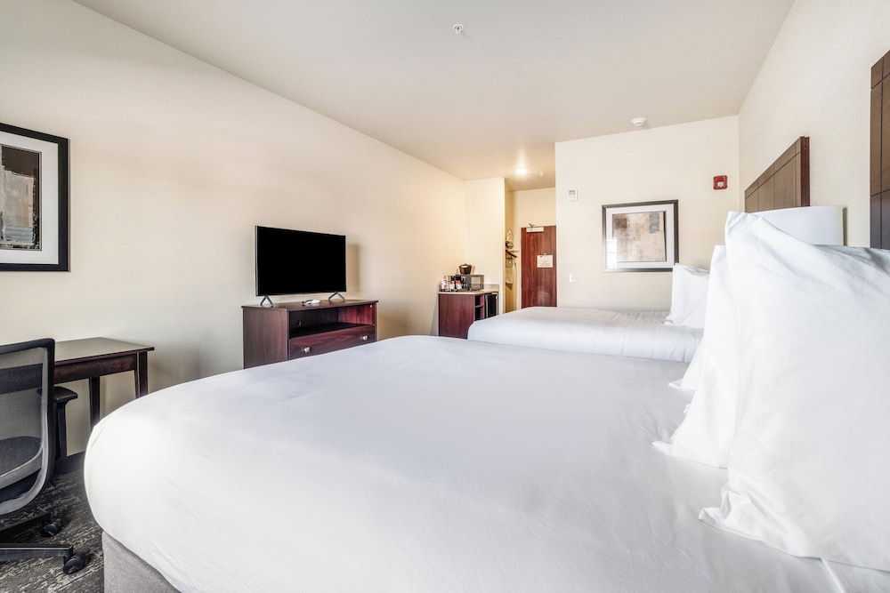 Cobblestone Hotel & Suites Newport - photo 19