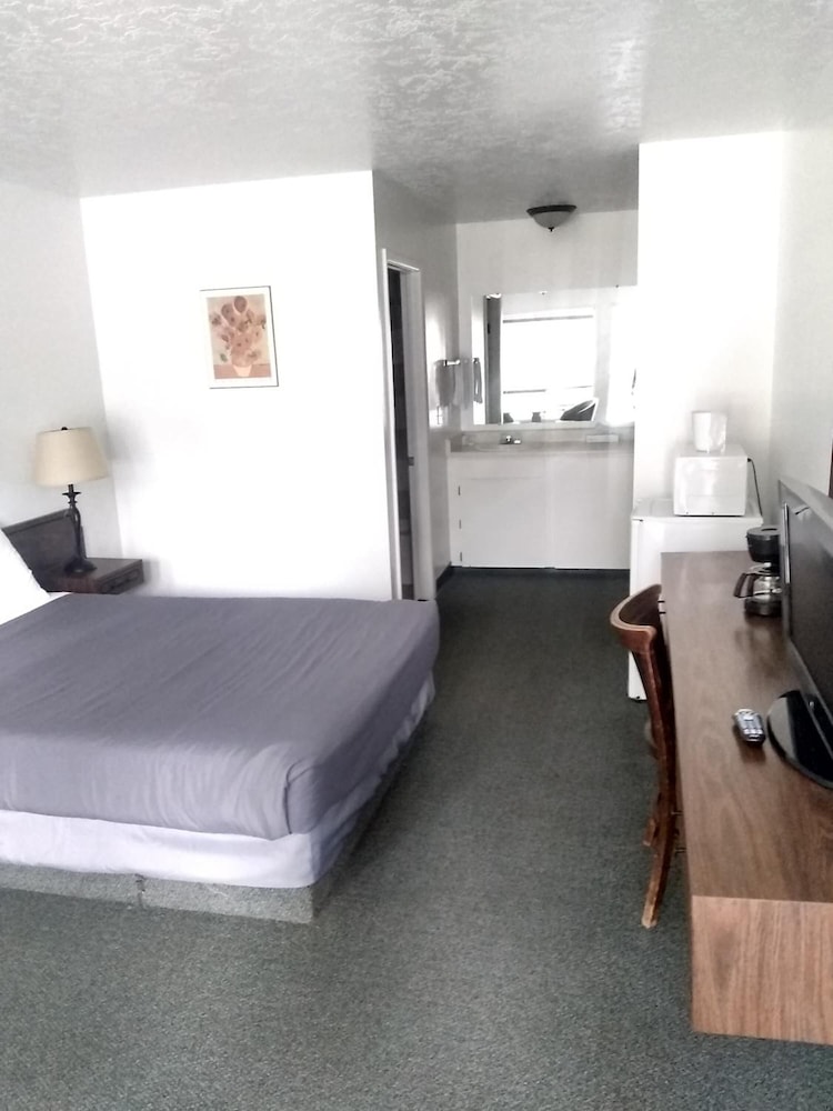 Kootenai Valley Motel - photo 8