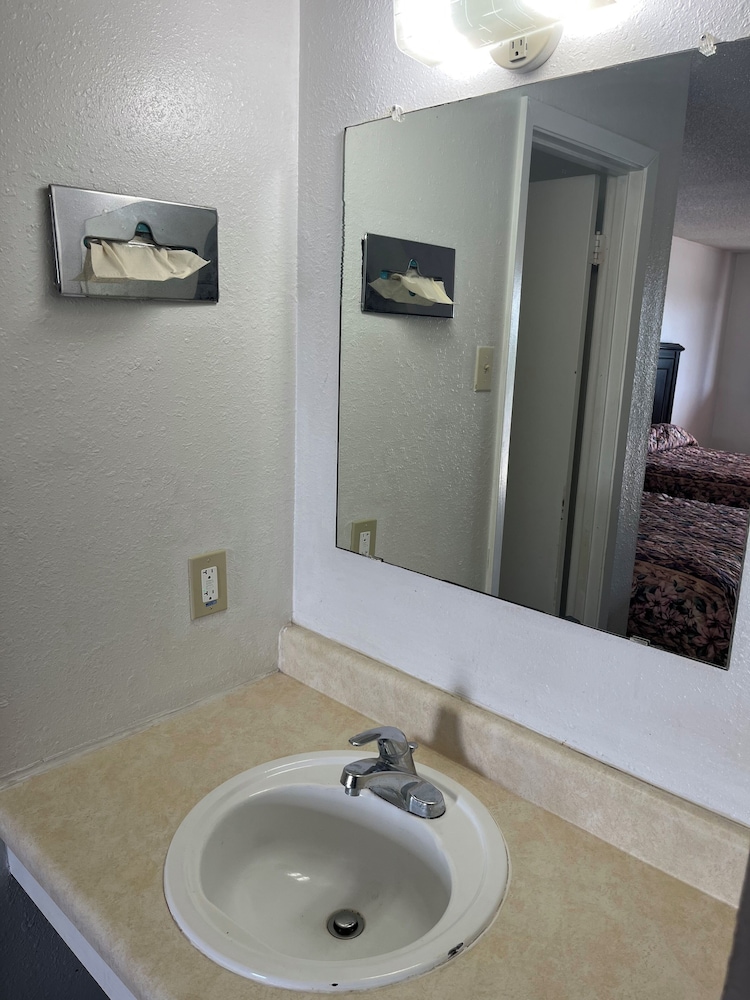 Glen Rose Inn and Suites - photo 21