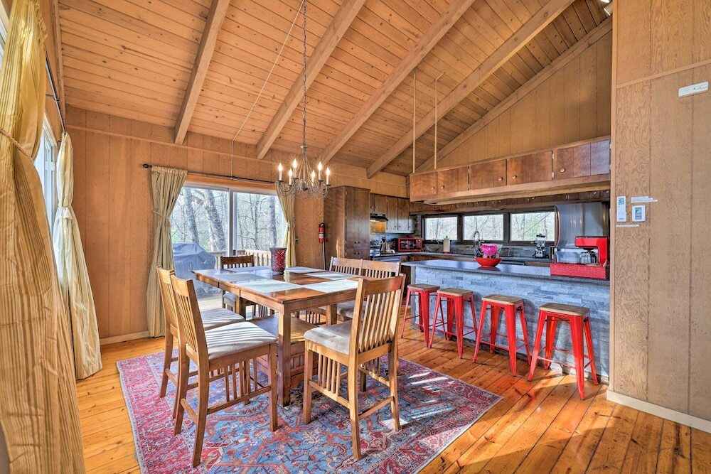 Lakefront Poconos Cottage Deck Fire Pit and Grill - photo 17